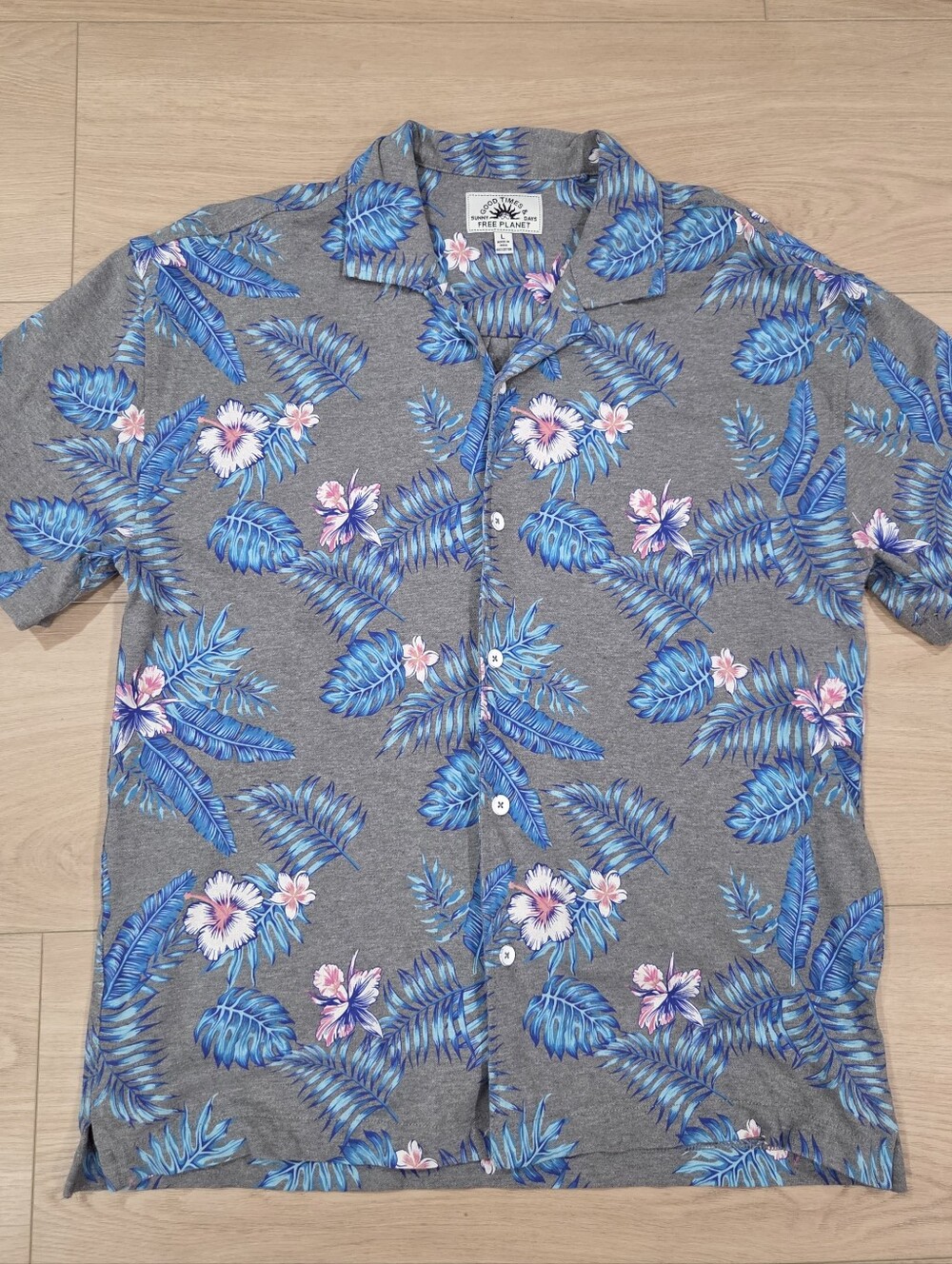 Free Planet Gray Short-Sleeve Button-DownShirt with Blue Tropical Print Hawaiian